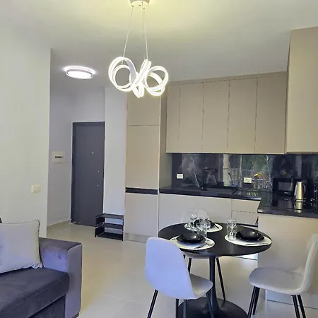 Happy By The Sea 093 Apartman Golem