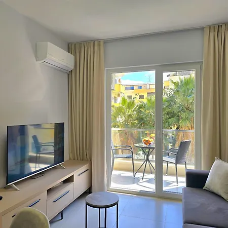 Happy By The Sea 093 *