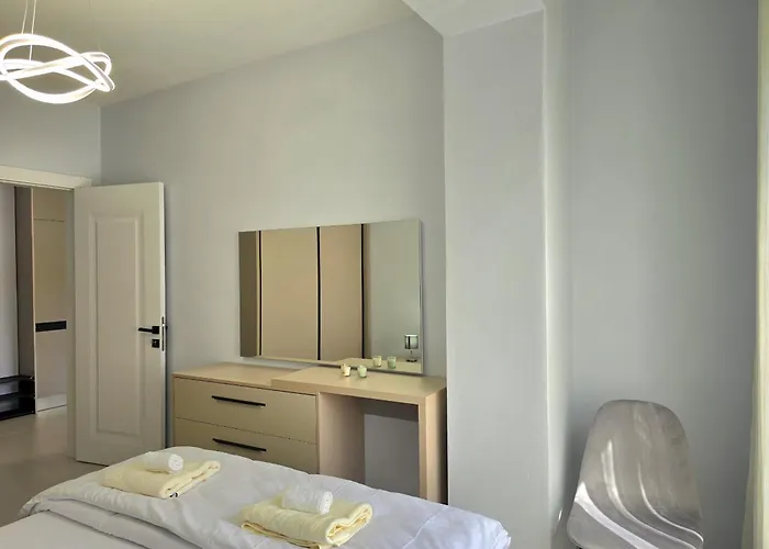 Happy By The Sea 093