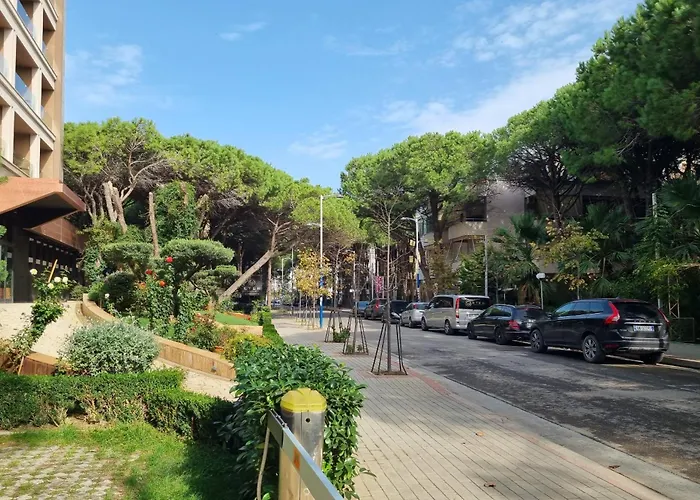 Happy By The Sea 093 Голем